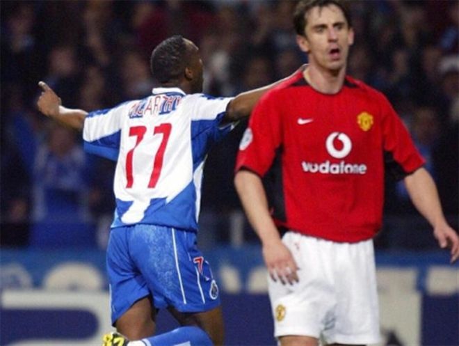 在曼联效力 在曼联效力